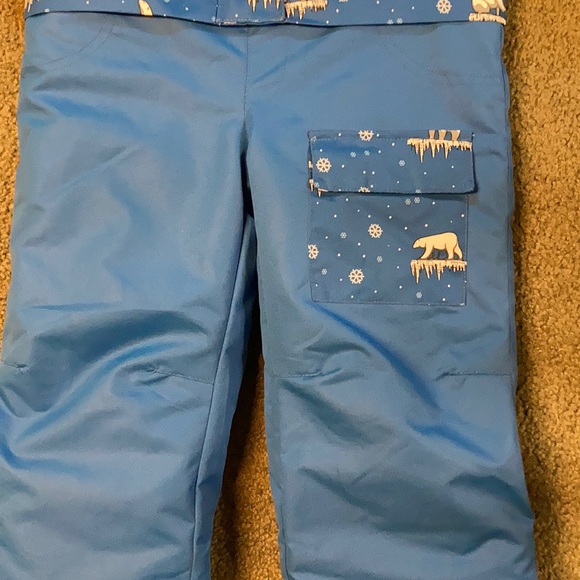 SNOW SUIT (full body-one piece). 3T Unisex - Picture 3 of 5